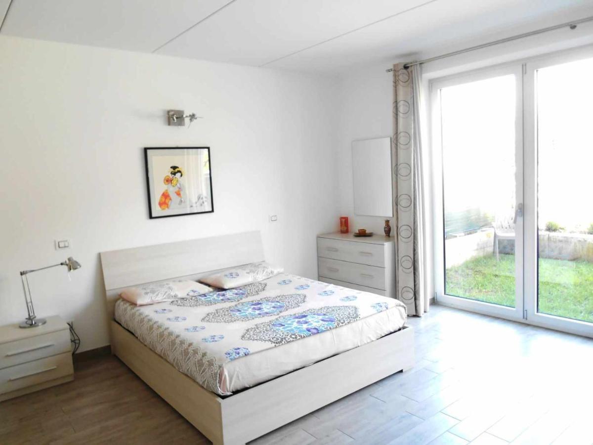 Direttamente Al Lago Apartments Marone Rum bild