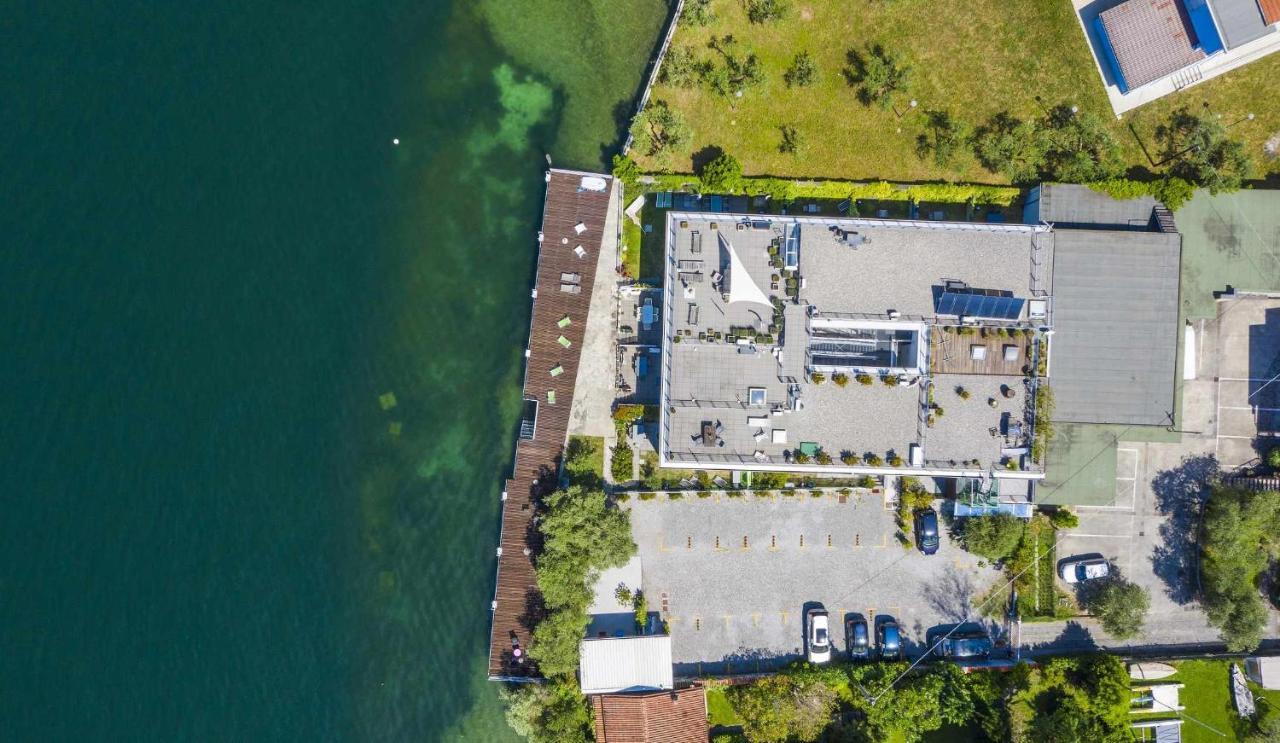 Direttamente Al Lago Apartments Marone Exteriör bild