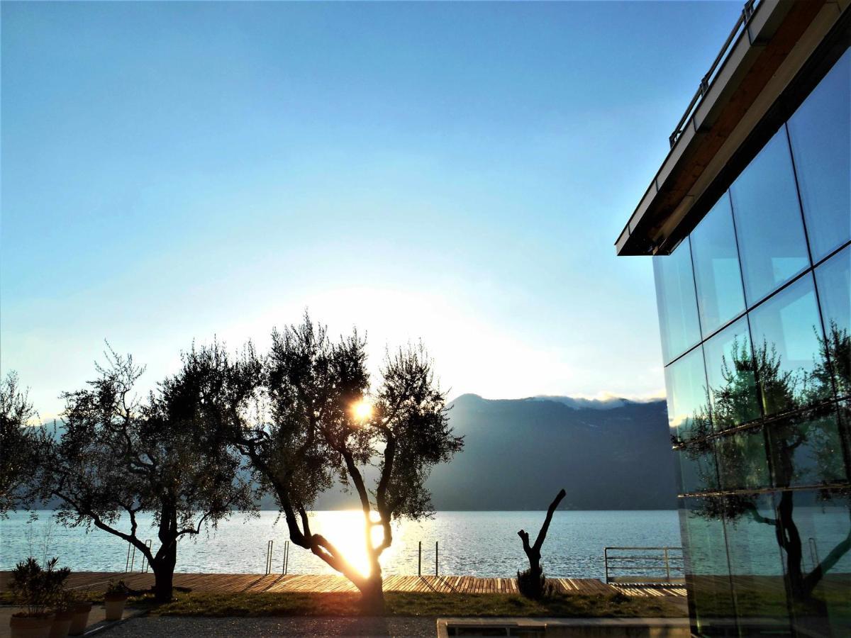 Direttamente Al Lago Apartments Marone Exteriör bild