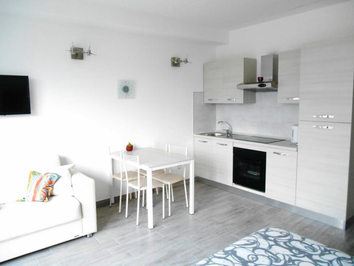 Direttamente Al Lago Apartments Marone Exteriör bild